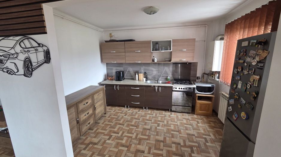 Apartament zona Florilor, complet mobilat, loc de parcare inclus. - Poză 1