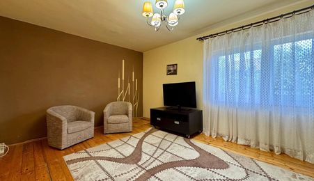 Vând apartament cu 2 camere, decomandat, 55 mp, parter, zona Steaua.