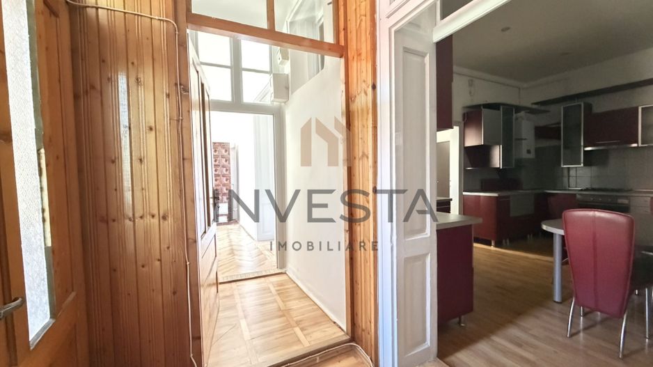 Casa cu 4 camere de inchiriat cu 2 locuri de parcare, zona 7 Strazi - Poză 1