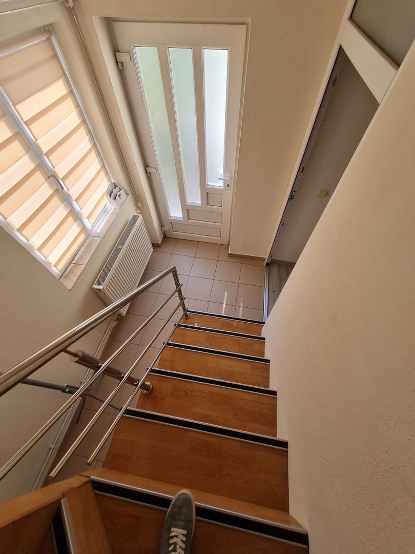 Casă cu teren generos pretabila pentru afacere - Poză 16