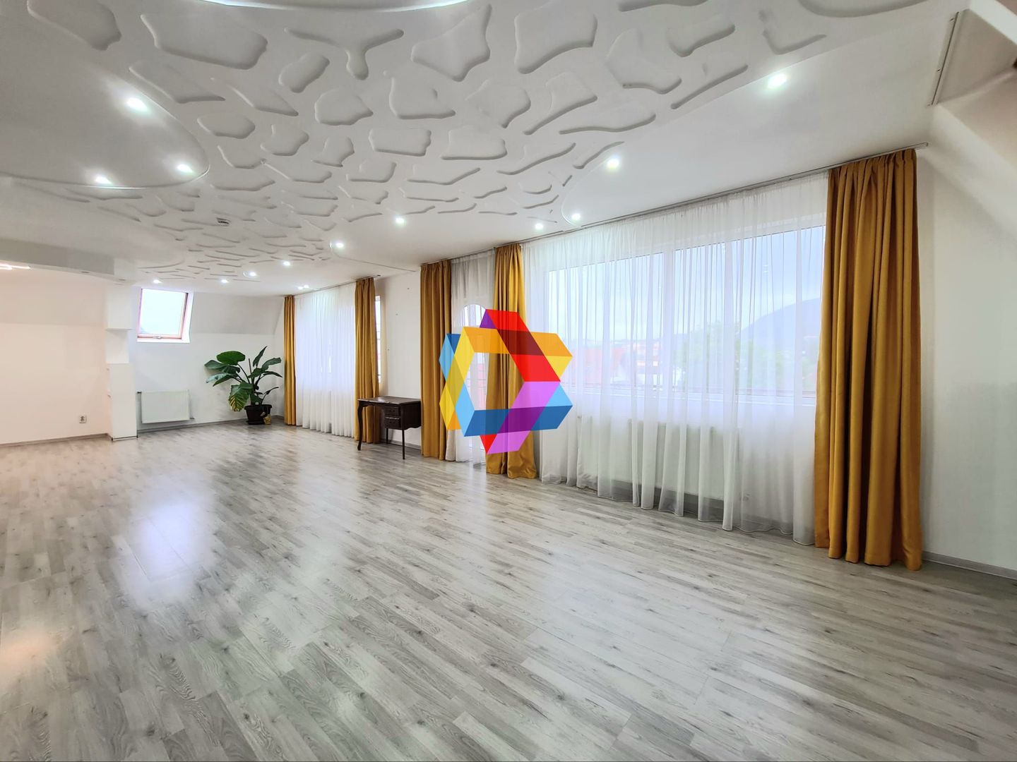 Casa de închiriat in Brașov - 400 mp - Poză 1