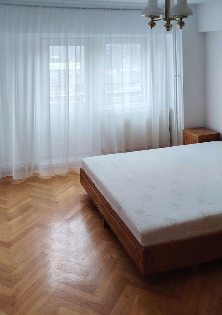 3 camere, situat la etajul 1 al unui imobil din zona 13 Decembrie Făget - Poză 3