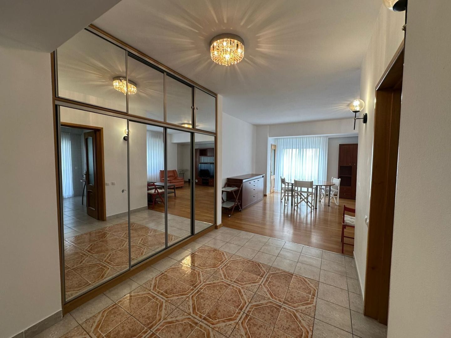 Inchiriere 2 camere, zona exclusivista Herastrau/Arcul de Triumf - Poză 2