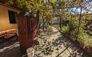 Casă 4 camere ,curte 745mp cu garaj , zonă semicentrală - Poză 1