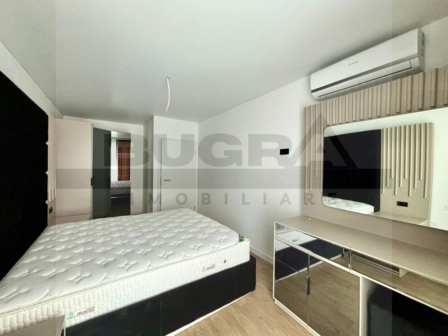 Apartament 2 camere modern, prima inchiriere, garaj, zona Golden Tulip - Poză 2
