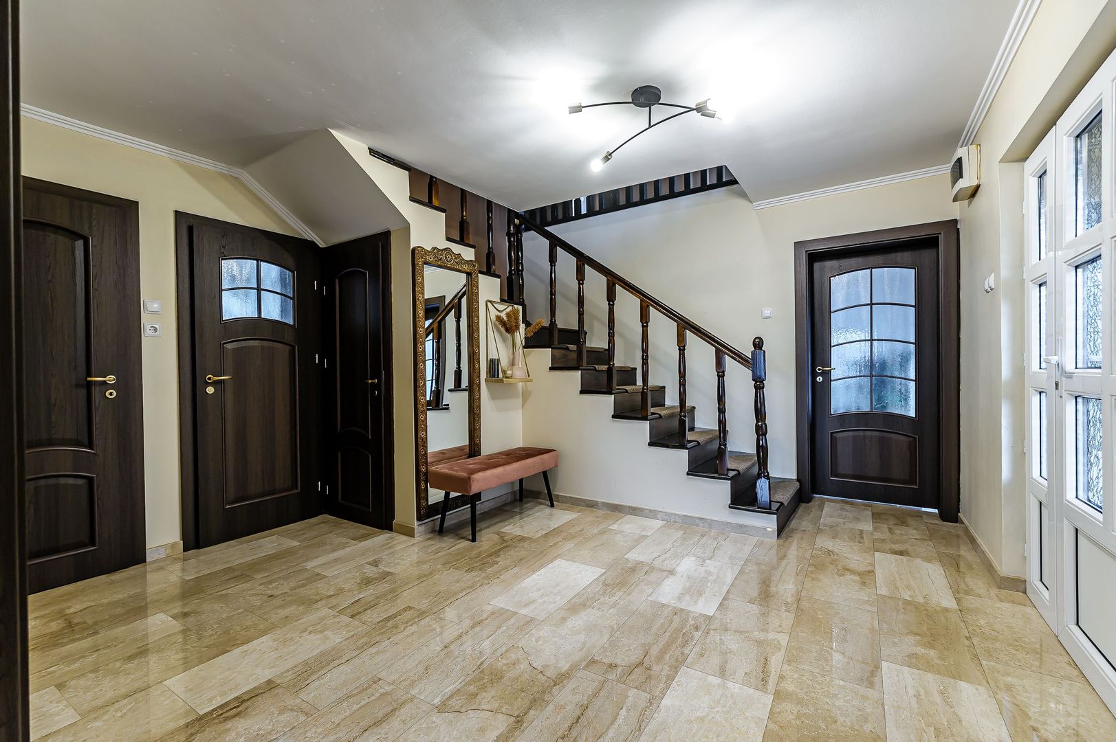 Pret redus Casă spațioasă cu teren generos în Gai Comision 0 - Poză 1