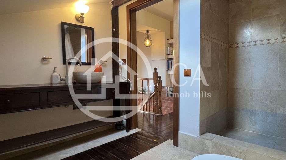 Casa cu 5 camere de vânzare in zona Centrala, Oradea - Poză 17