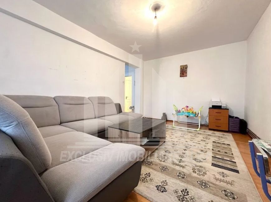 Apartament cu 3 camere decomandate, Cetate - Poză 2