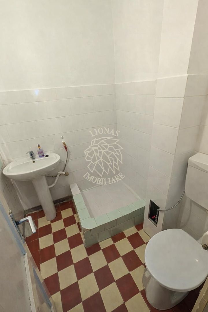 Apartament decomandat 4 camere 90 mp-balcon-Zona Centrala - Poză 9