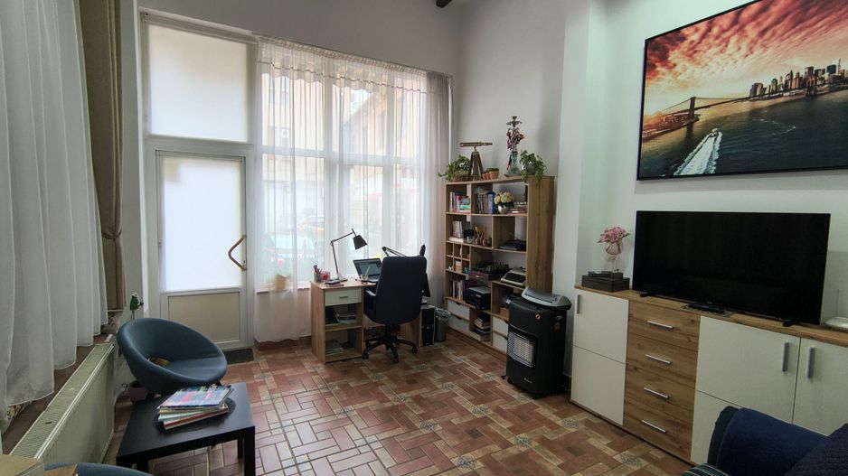 Spatiu comercial, ultracentral, Republicii, Oradea. 600 E/lună. Com 0 - Poză 3