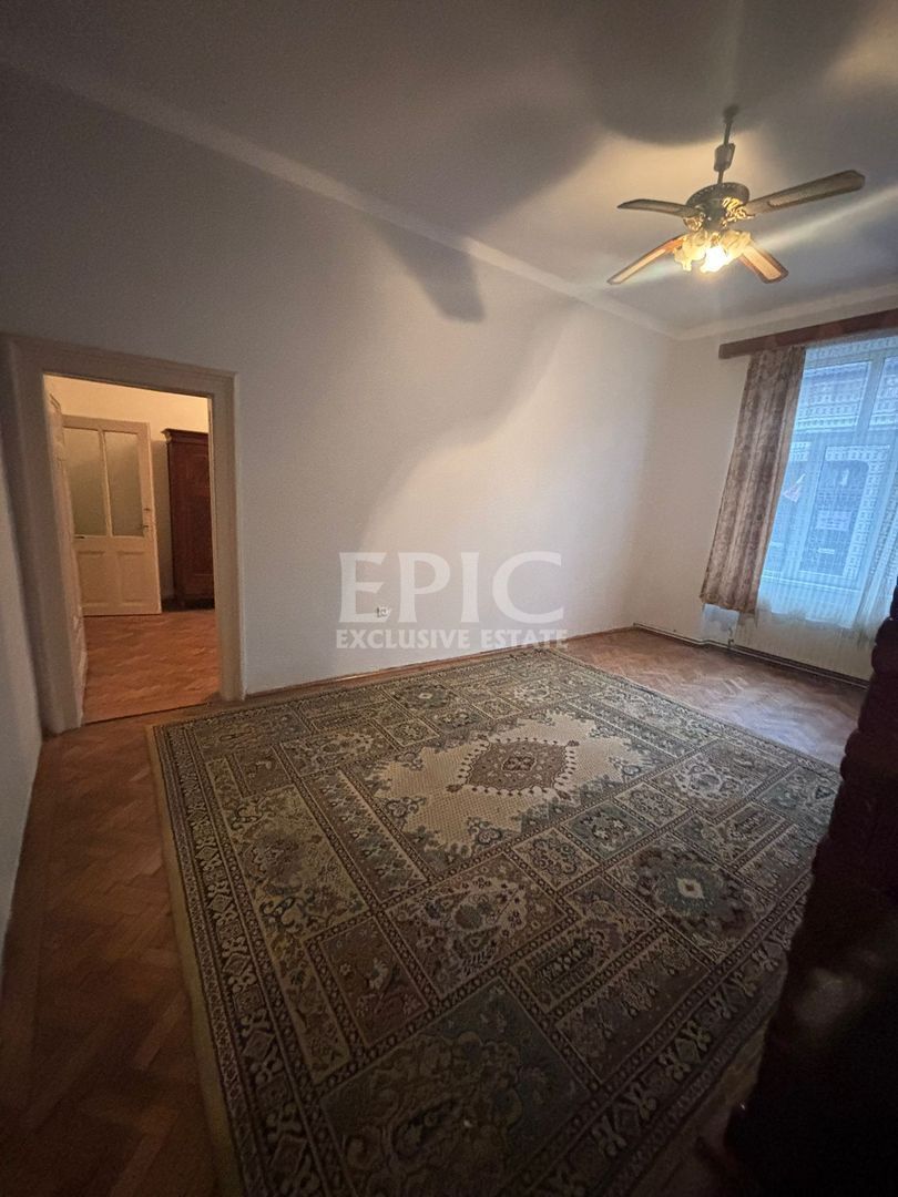 Casa de vanzare in centru orasului - Poză 3