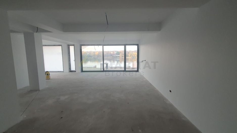 Vilă Spațioasă cu Vedere Superbă la Lac – Ghermănești Confort, Eleganță și Intim - Poză 4