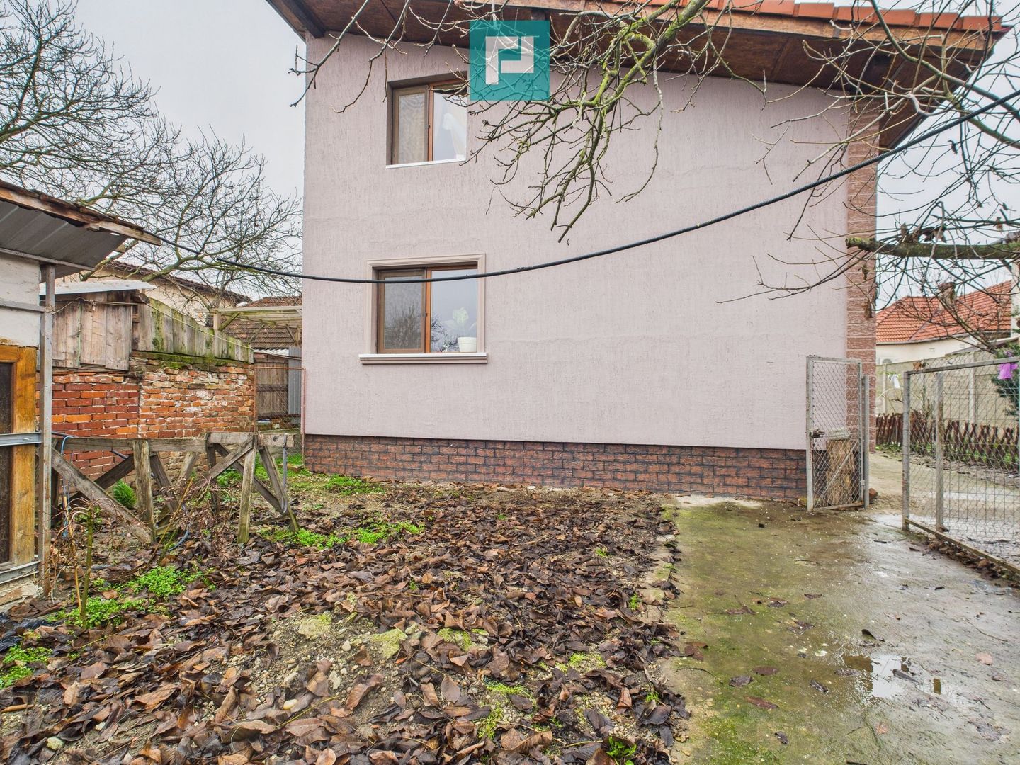 Două case pe un teren generos în Ghiroda - Poză 1