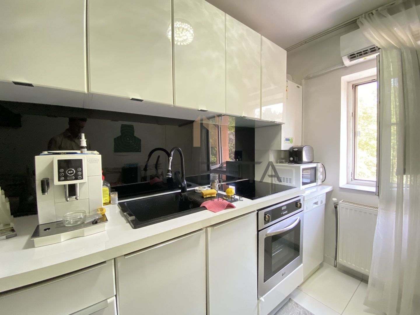 Apartament 3 camere decomandat cu balcon si parcare, zona Gruia - Poză 5
