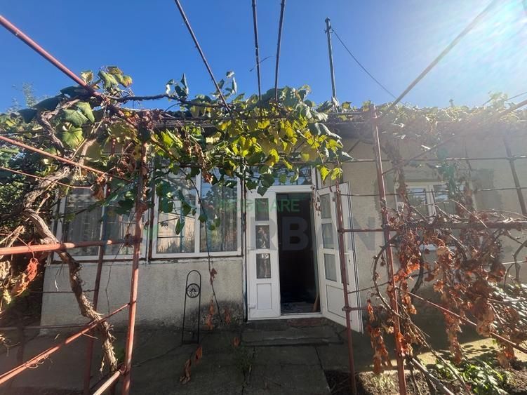 Casă individuală cu 4 camere și 600 mp teren – Pașcani, jud. Iași - Poză 2