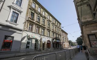 Sub mantia arhitecturala istorica a Cetatii Timisoarei, Spatiu comercial - Poză 28