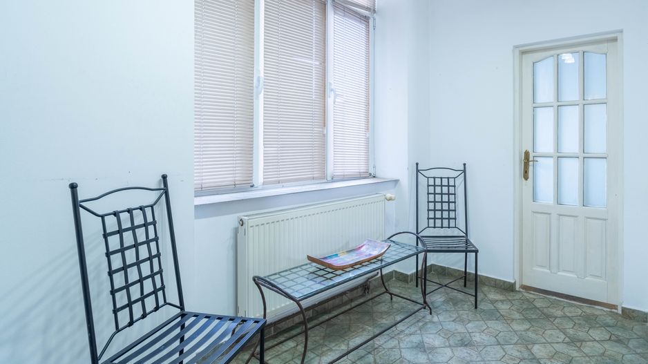 Apartament central, spațios, ideal pentru familie numeroasă. - Poză 12