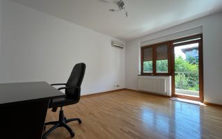 Vila spatioasa 6 dormitoare | gradina | Garaj - Poză 9
