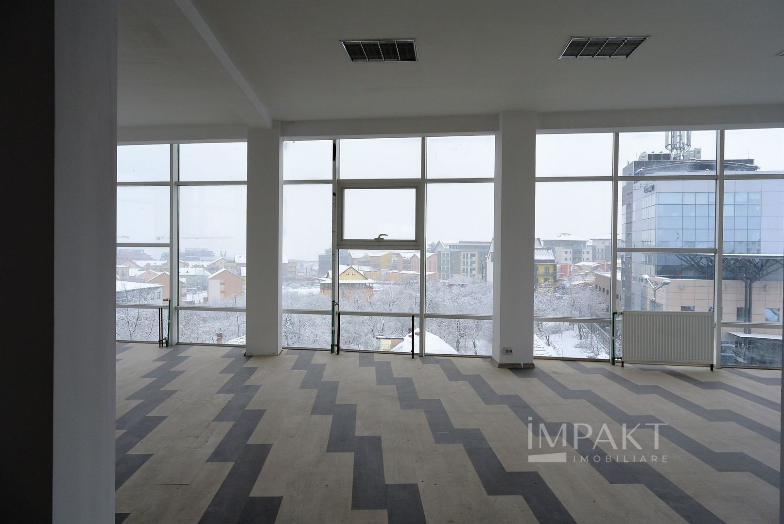 Cladire de birouri cu  spatii vitrate generoase in Zorilor. - Poză 5