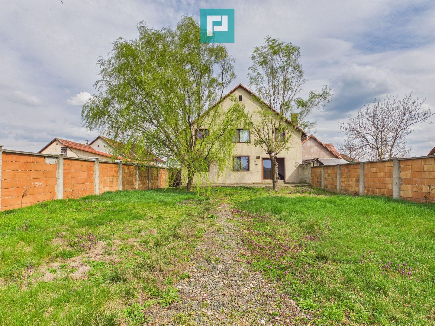 Casă spațioasă în Sântana - Poză 33