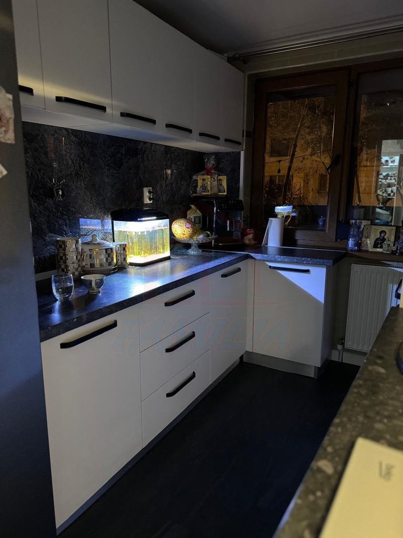 De vanzare apartament 3 camere Parter Mazepa 1 - Poză 10