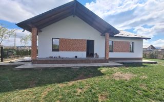 Casa plan parter deosebita, Lunca Cetatuii Ciurea, la asfalt, zona vis - Poză 1