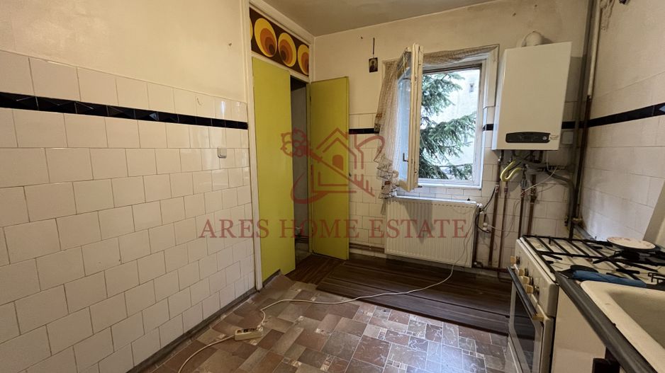 Etaj 1, 3 camere, spatios, 2 băi, centrală proprie – zonă excelentă - Poză 11