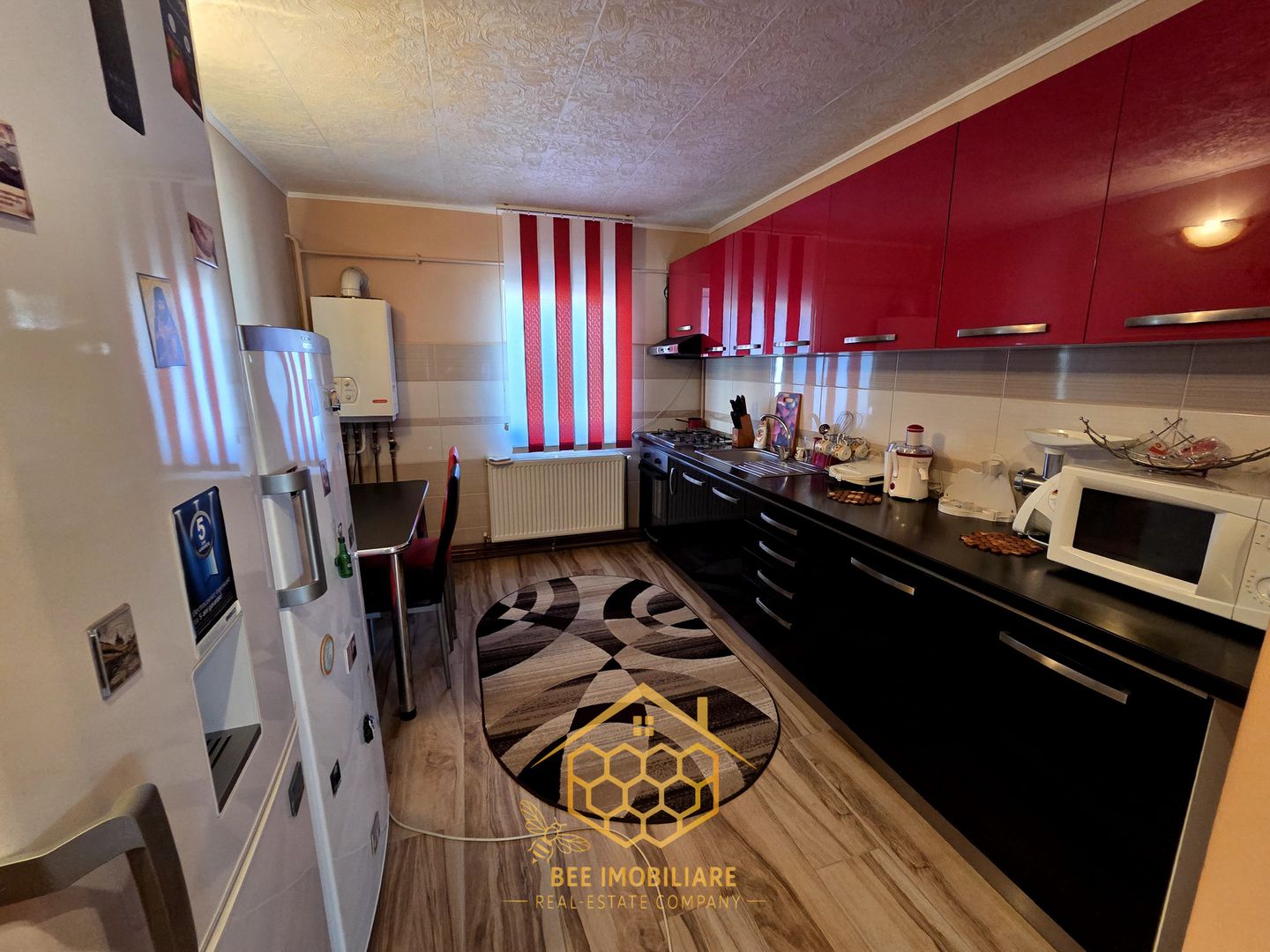 Apartament cu 3 camere in zona centrala - Filiasi - Poză 2