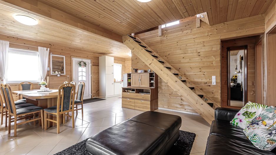 Casa de Lemn cu Piscina si Gradina Impecabila in Vladimirescu! - Poză 9