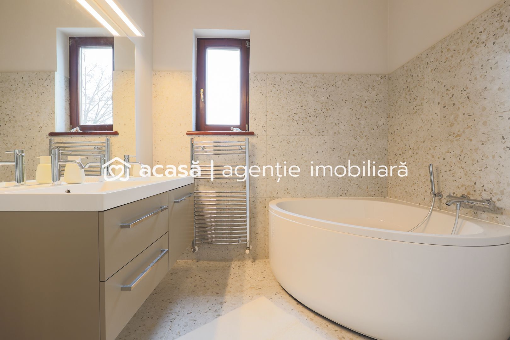 Apartament unic în Arad – Ultracentral, liniște, priveliște superbă - Poză 9