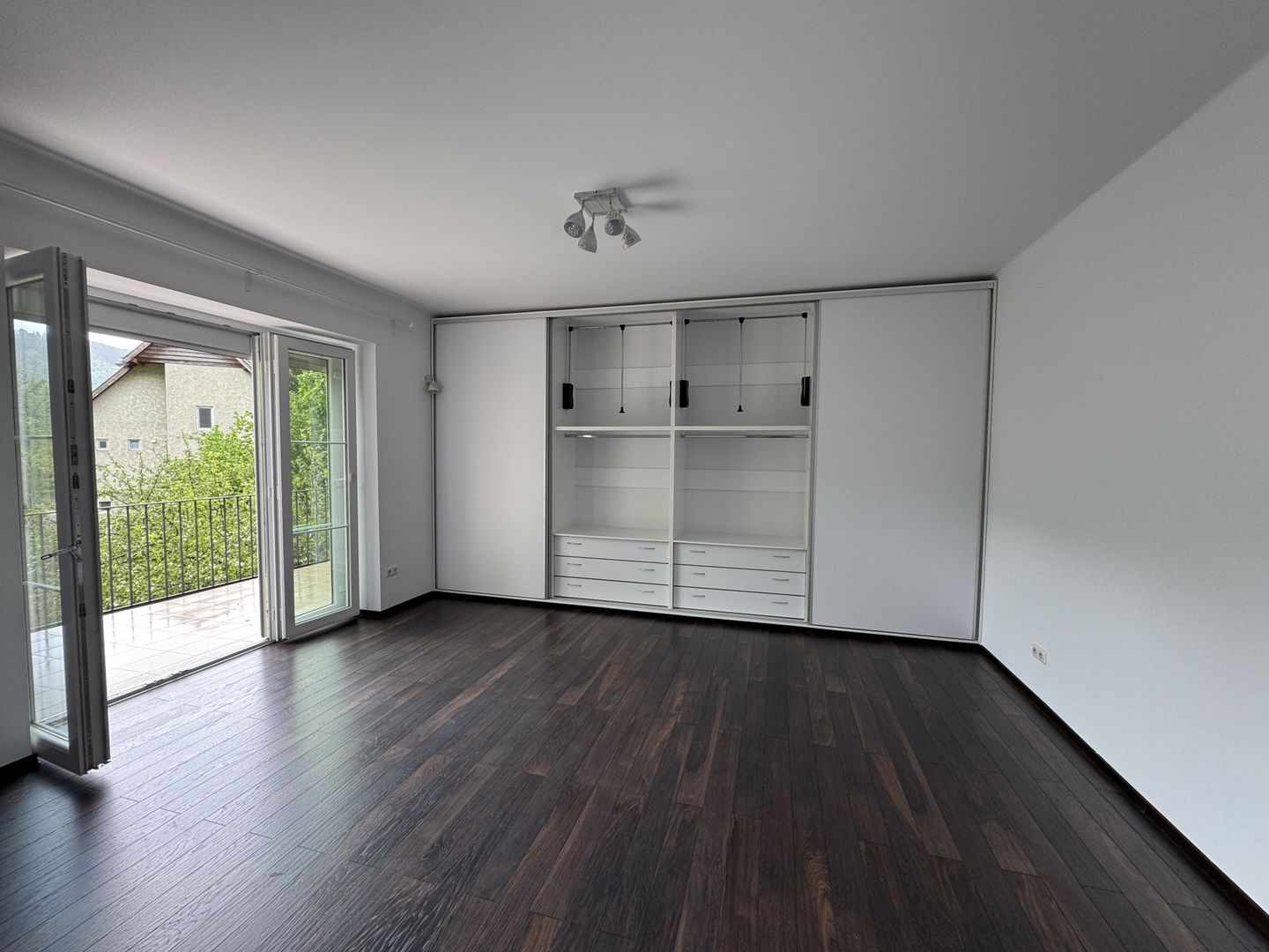 Apartament cu vedere spre Tâmpa, liniște și natură, în Centrul Istoric al Brașov - Poză 13