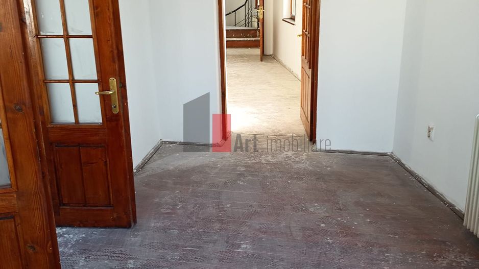 Vila  de inchiriat recent renovata - Poză 39