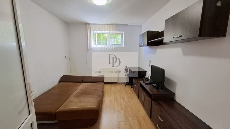 Apartament cu Potențial Investițional + Boxǎ | Zona Andrei Mureșanu - Poză 1