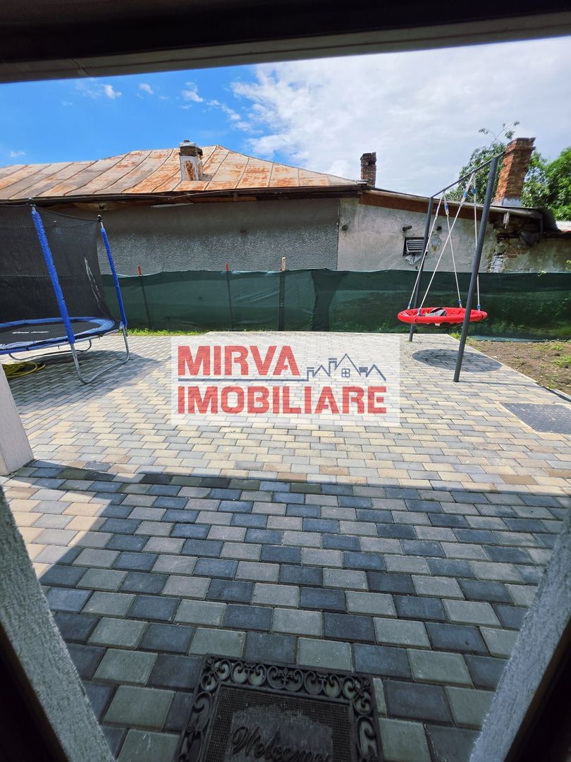 🏡 Casă renovată cu 6 camere, teren 557 mp – Berceni, Prahova - Poză 55