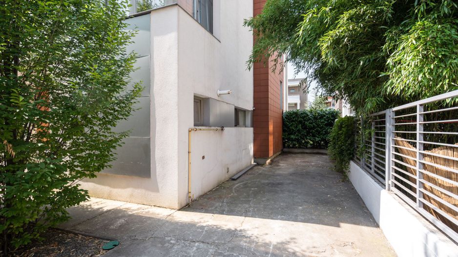 COMISION 0% - Vila eleganta P+2E 380 mp utili, teren 470mp, lac propriu + ponton - Poză 32