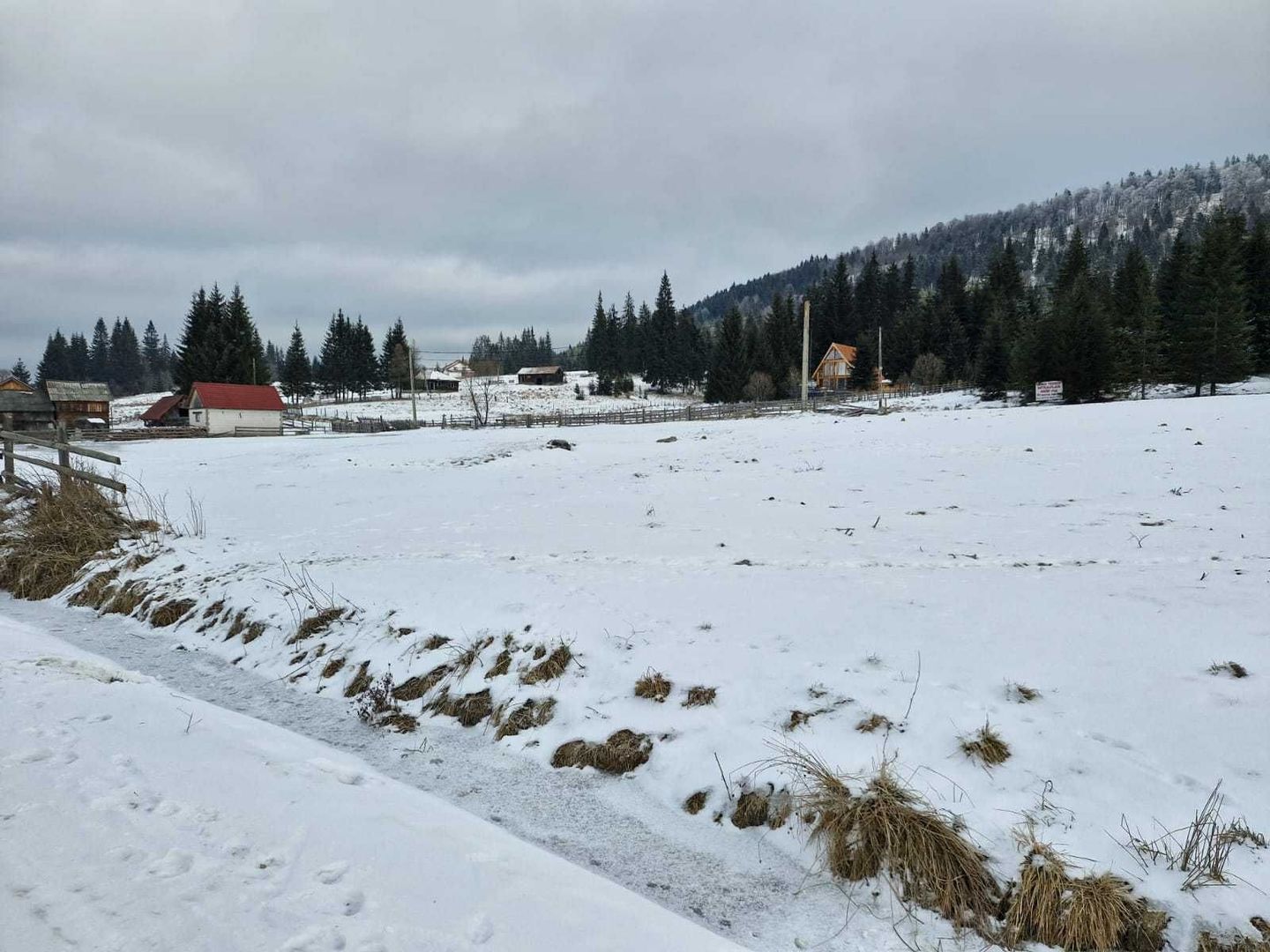 Teren intravilan de vanzare în loc.Comandău, jud.Covasna. - Poză 6