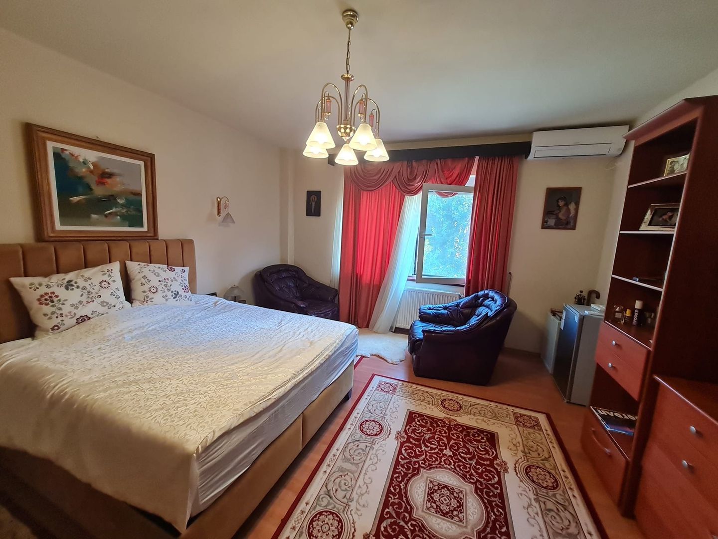 Vila deosebitǎ în zona centrala - Poză 7