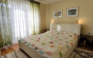 Apartament 3 camere, la curte, zona Valea Borcutului!