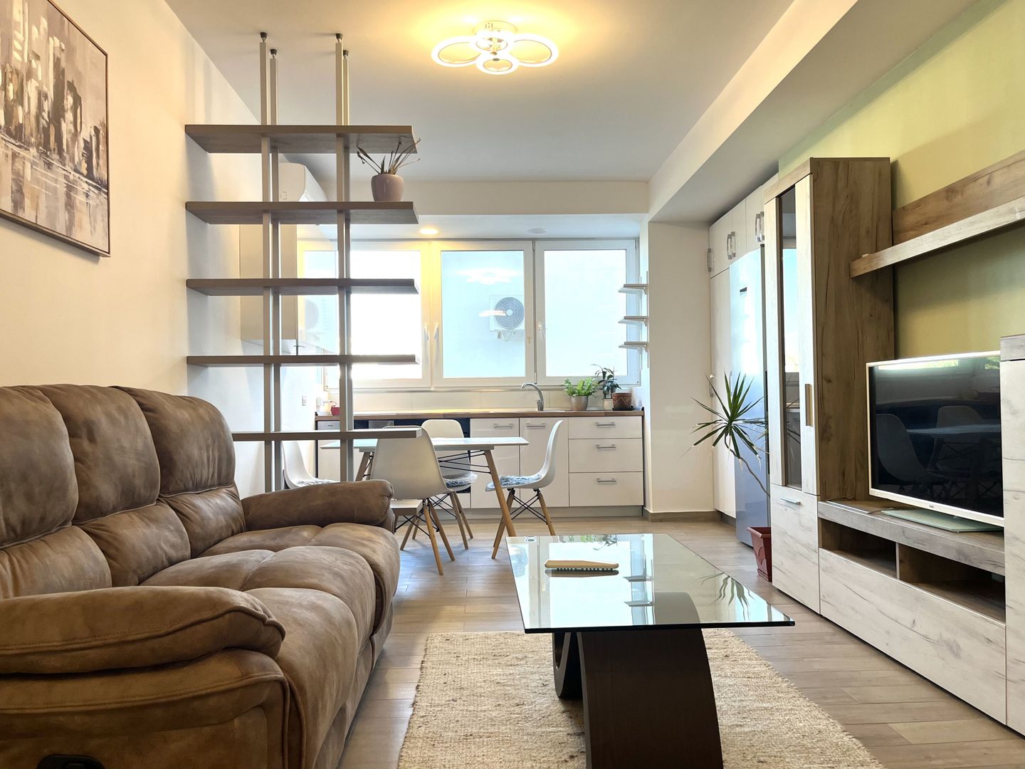 Apartament cu 3 camere,  spațios si primitor, in Soarelui- Sud Plaza - Poză 4