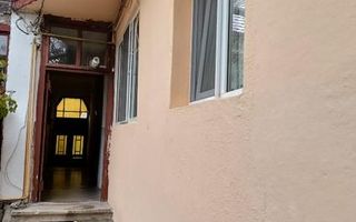🏡 Vând apartament cochet cu 2 camere, la curte comună – zona Sinaia - Poză 2