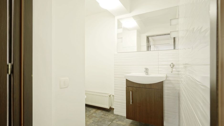 Brancoveanu  P+2, 8 cam, 6 dormitoare, 6 bai, 3 garaje teren 650 mp - Poză 9