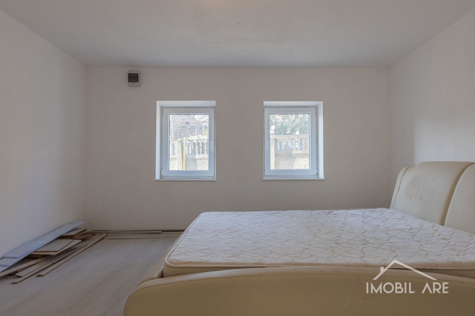 Casă spațioasă cu potențial de renovare și personalizare, în Viișoara - Poză 13