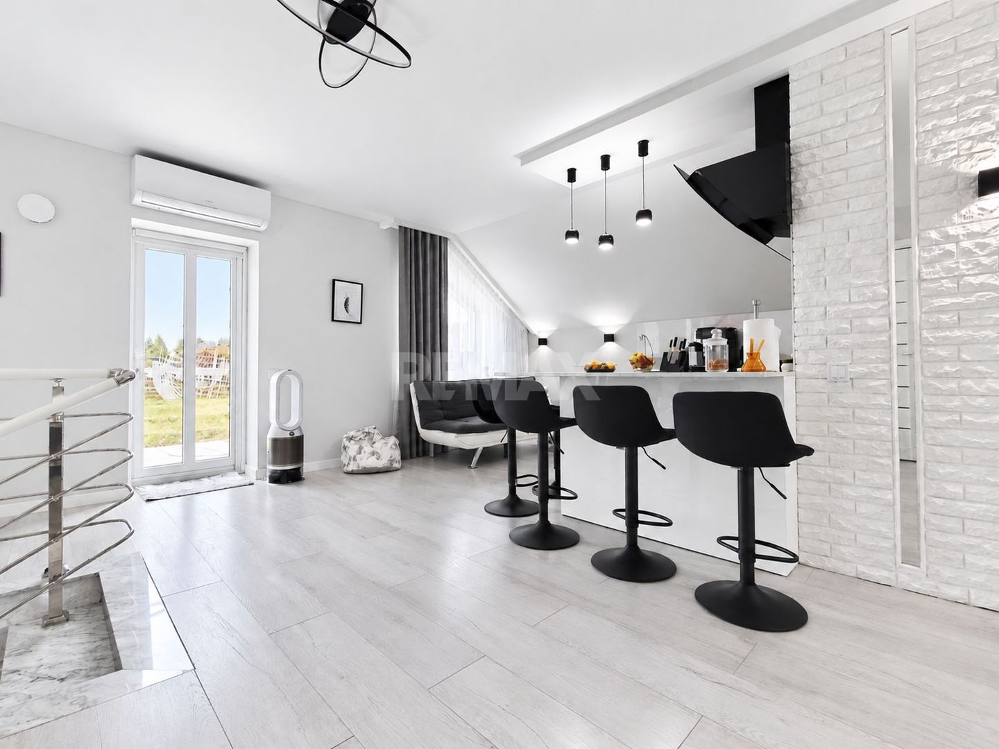 CASĂ TIP DUPLEX ÎN SÎNGERA | 220 m² | 4 DORMITOARE | 6 ARI - Poză 10