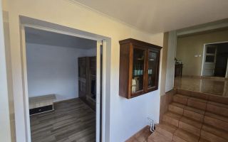 Casă cu 4 camere în curte comună - zona Dâmbu Pietros/Tudor - Poză 4