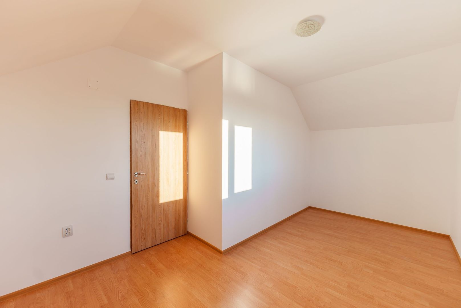 Casă nouă la cheie în Cruceni - Poză 8