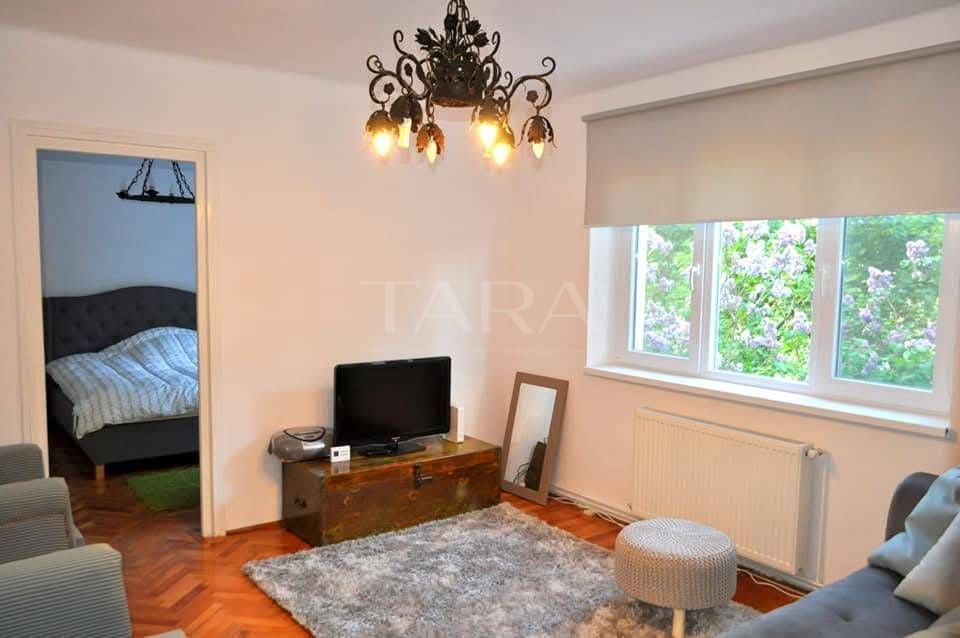 Apartament cu 2 camere, complet renovat, zonă Centrala. - Poză 3