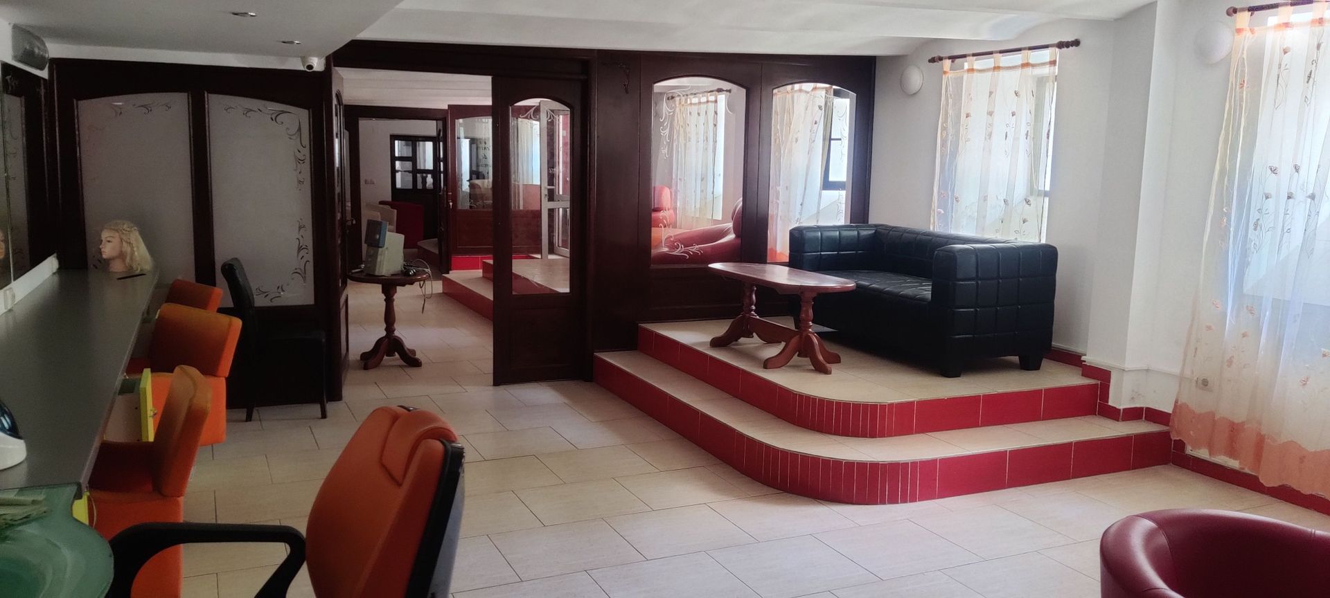 IDEAL PENTRU SALON INFRUMUSETARE / RESTAURANT/BAR/GRADINITE - Poză 1