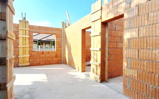 Oferim spre vanzare, Case tip duplex despartite prin spatiu verde, Giroc - Poză 8