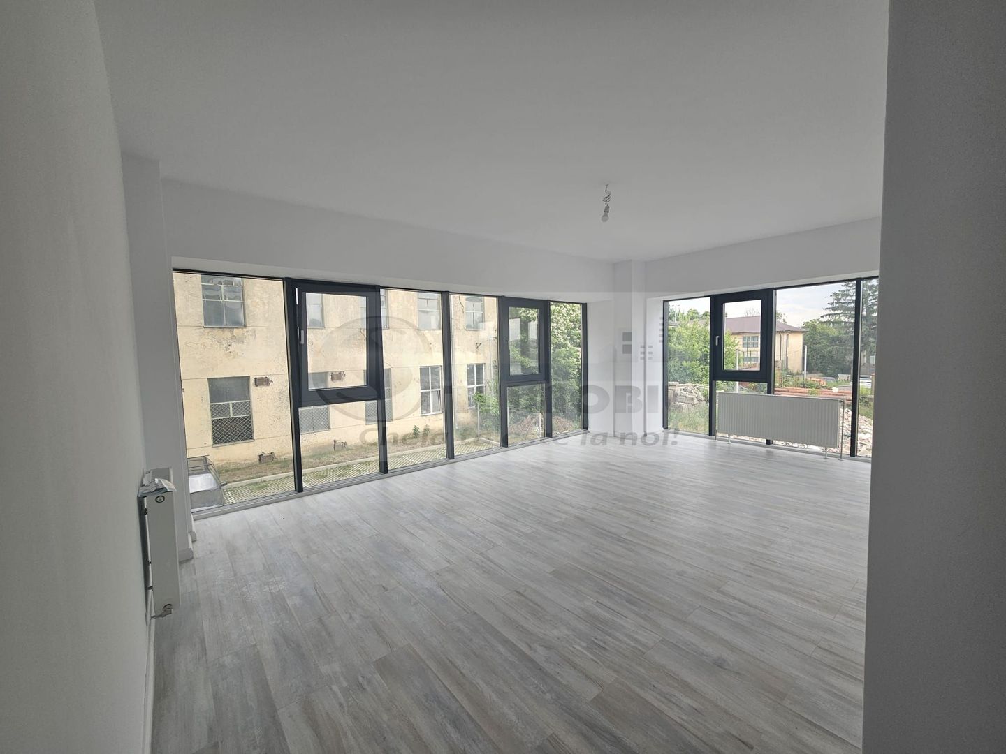 INTABULAT! MUTARE IMEDIATA! Apartament cu 2 camere decomandat Central - Poză 2