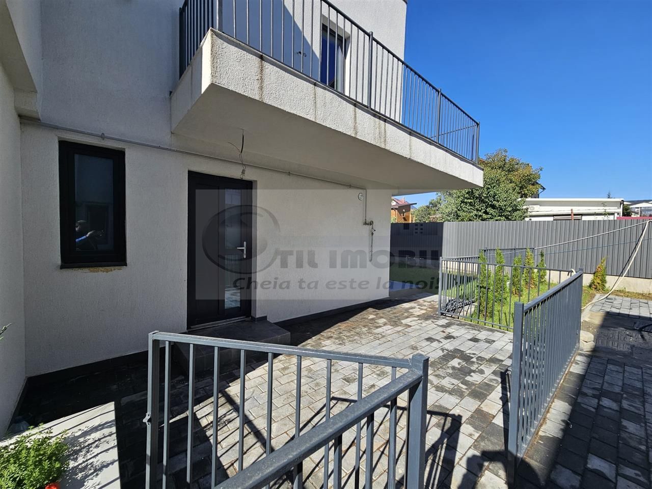 Apartament exclusivist dispus P+1E + curte 70mp - Poză 2